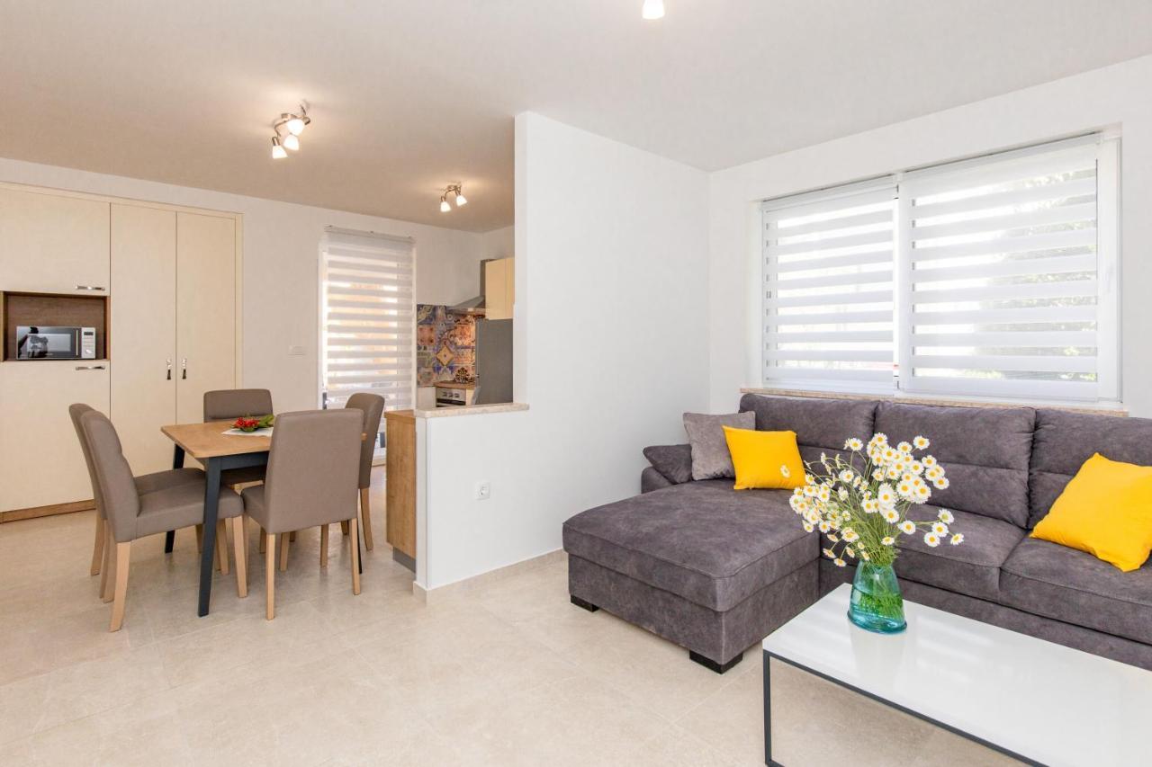 Apartman Ivona U Prizemlju Малинська Екстер'єр фото