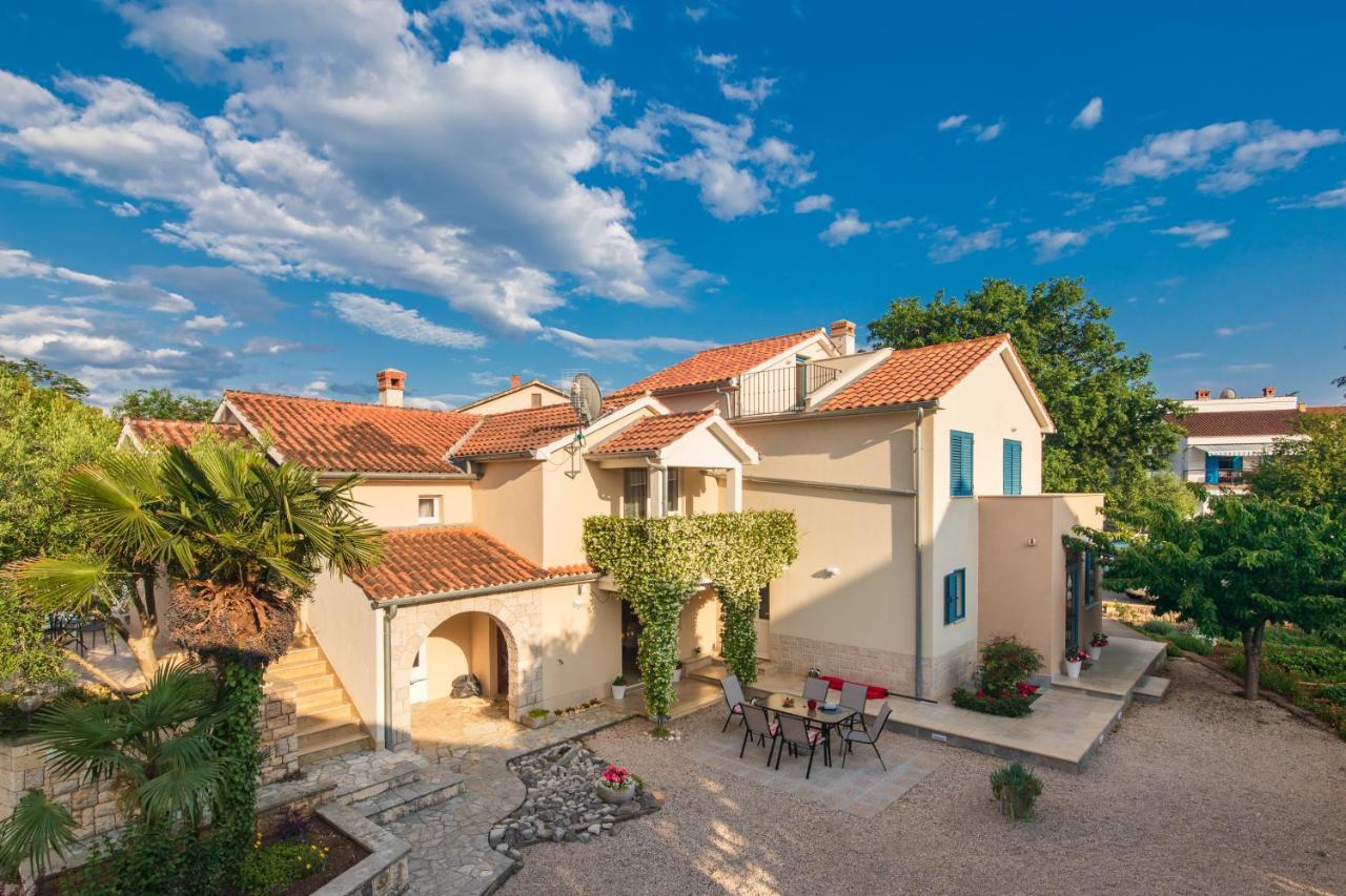 Apartman Ivona U Prizemlju Малинська Екстер'єр фото