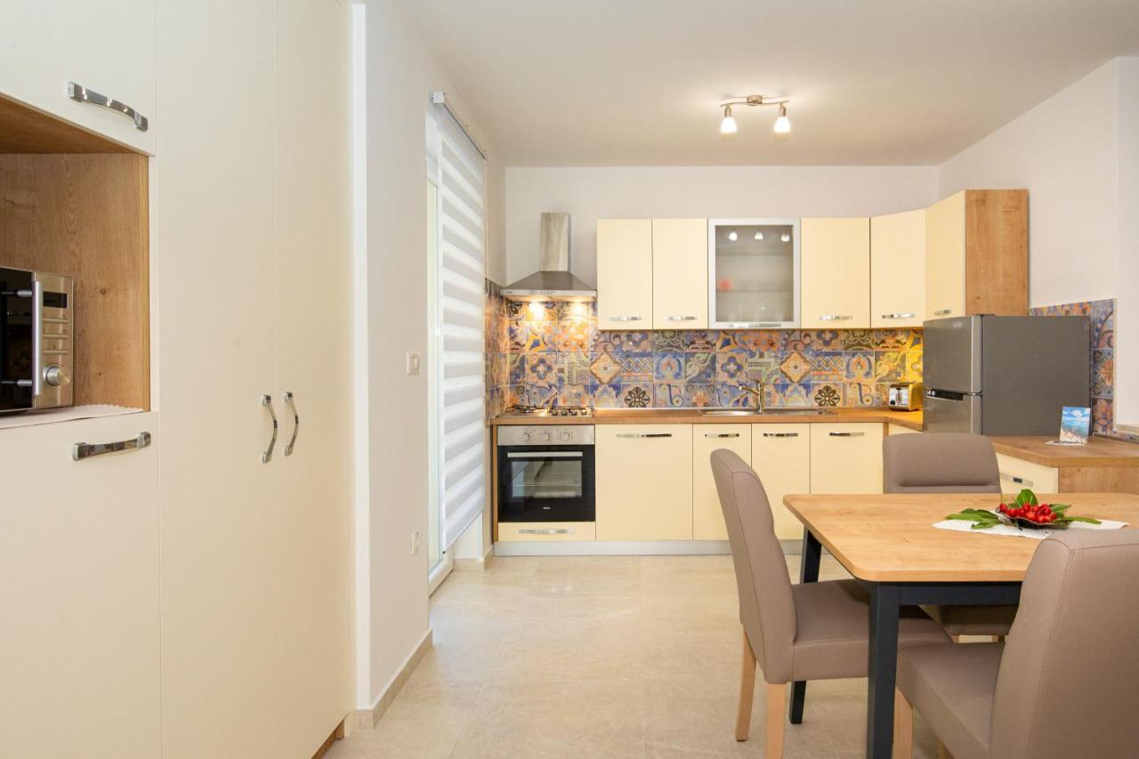 Apartman Ivona U Prizemlju Малинська Екстер'єр фото