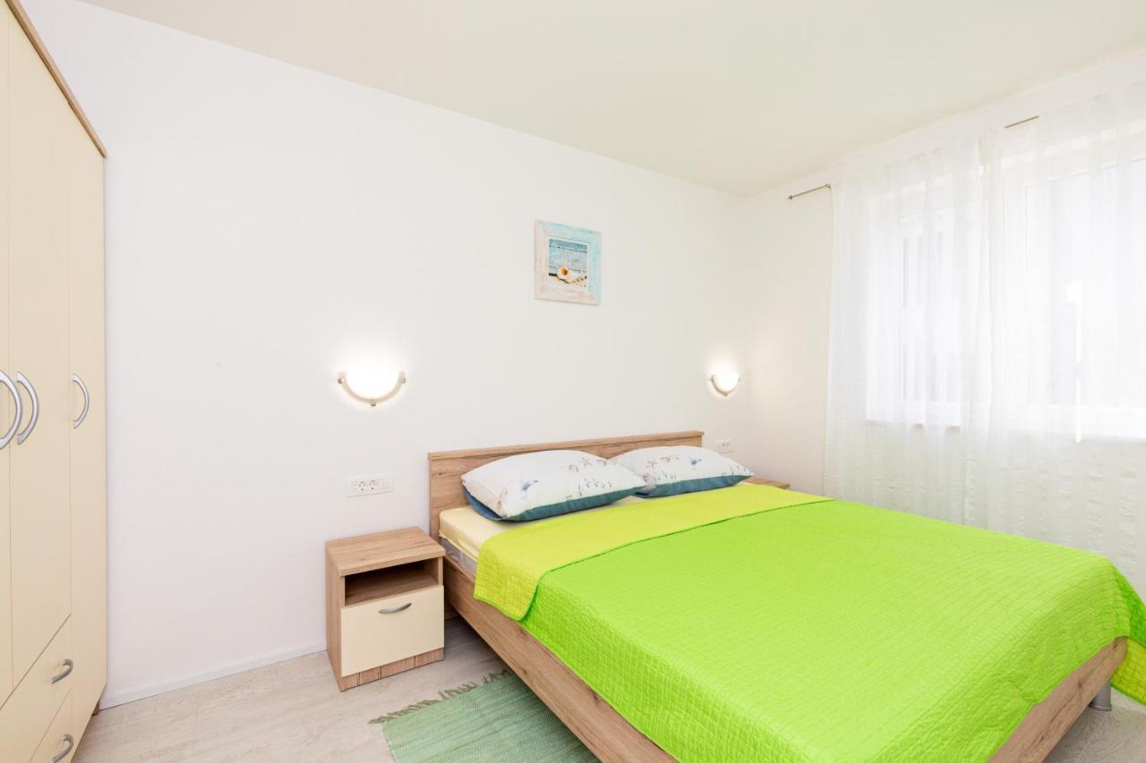 Apartman Ivona U Prizemlju Малинська Екстер'єр фото