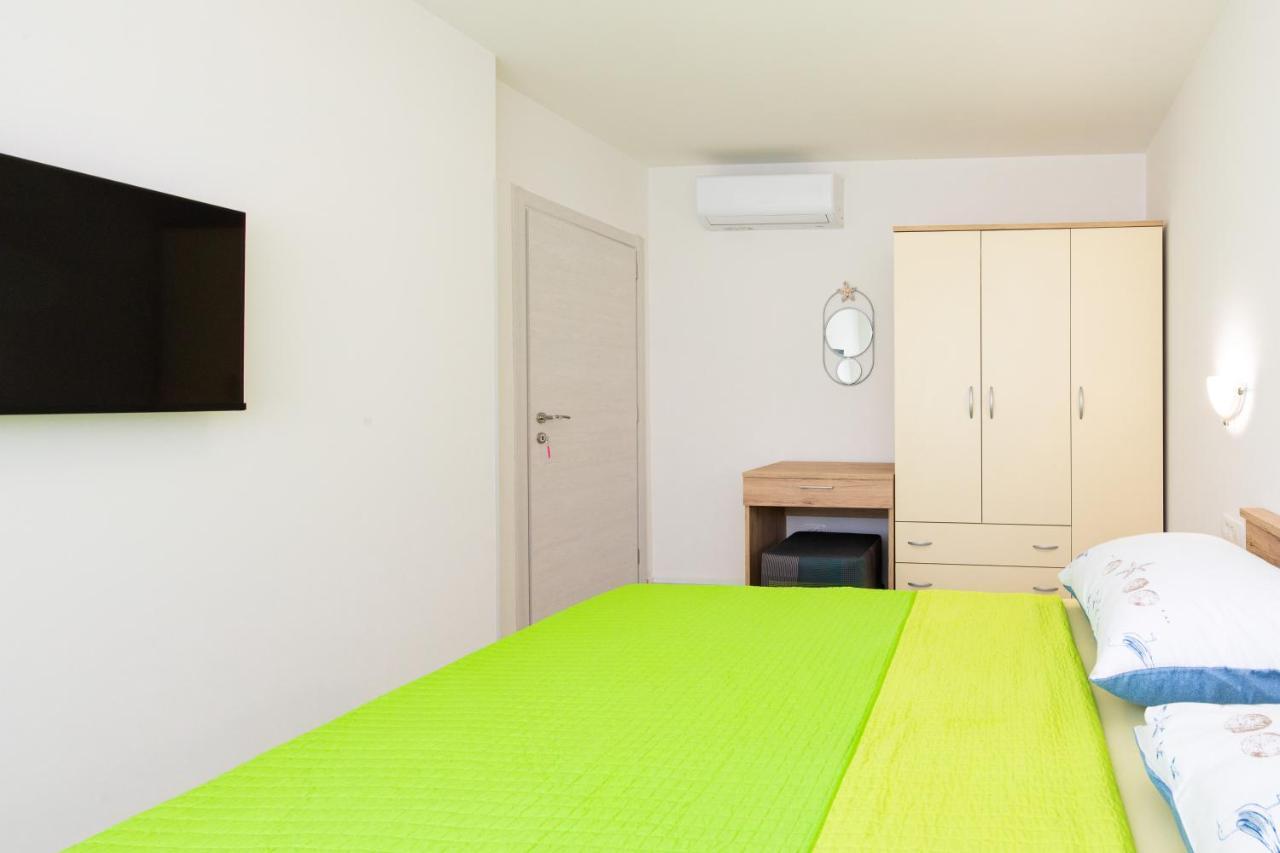 Apartman Ivona U Prizemlju Малинська Екстер'єр фото